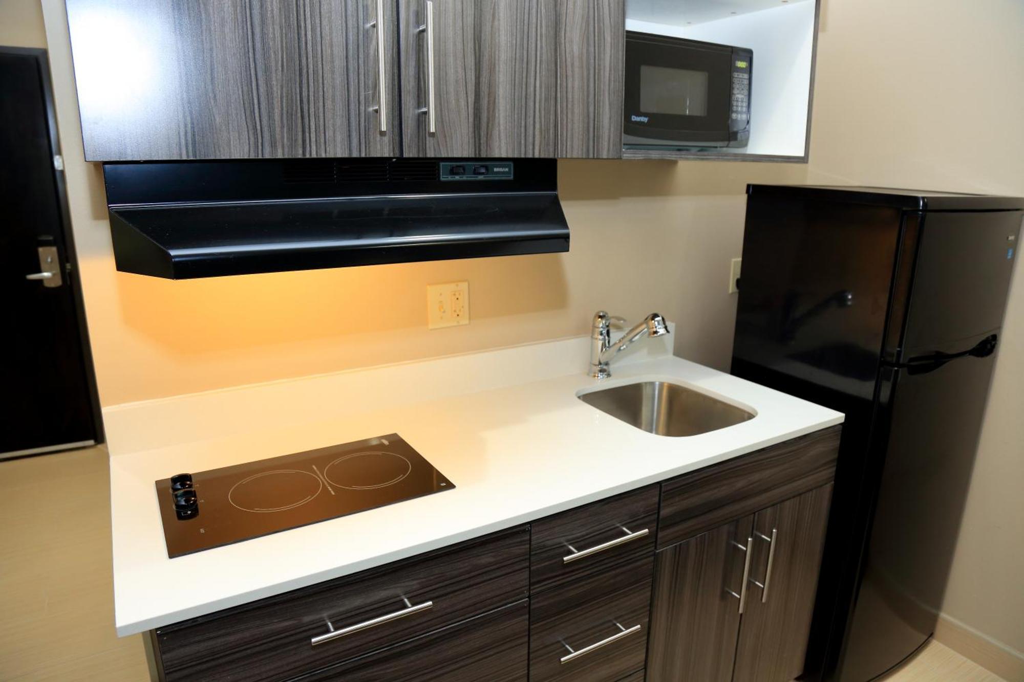 Americas Best Value Inn & Suites-Prairieville Экстерьер фото