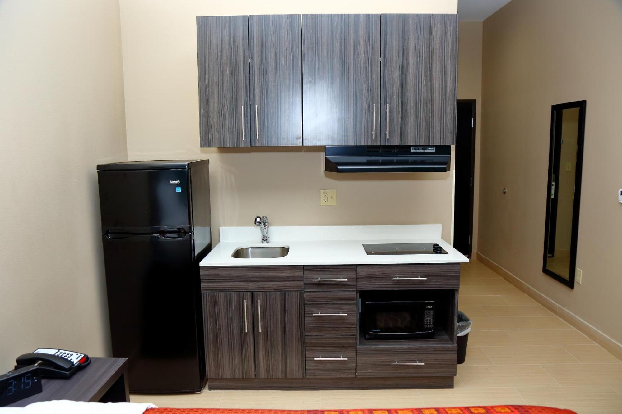 Americas Best Value Inn & Suites-Prairieville Экстерьер фото
