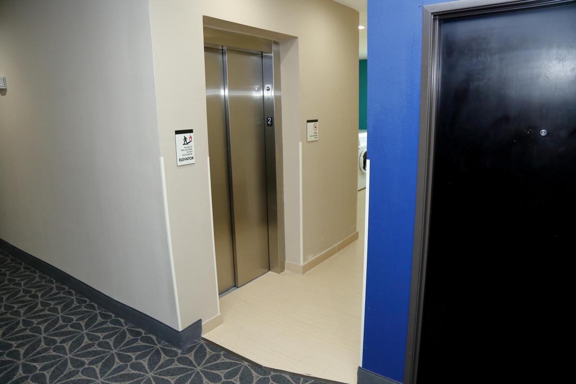 Americas Best Value Inn & Suites-Prairieville Экстерьер фото