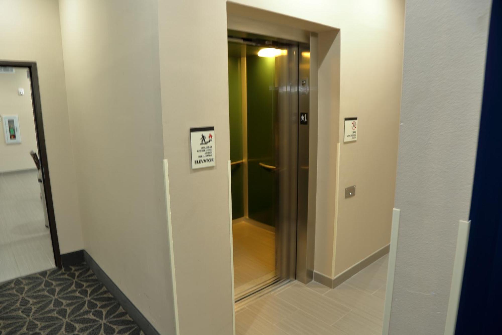 Americas Best Value Inn & Suites-Prairieville Экстерьер фото