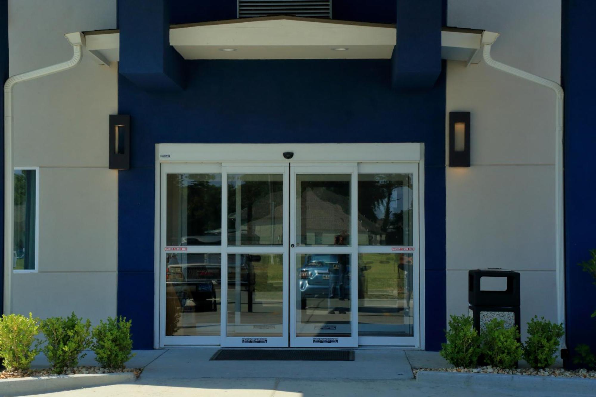 Americas Best Value Inn & Suites-Prairieville Экстерьер фото